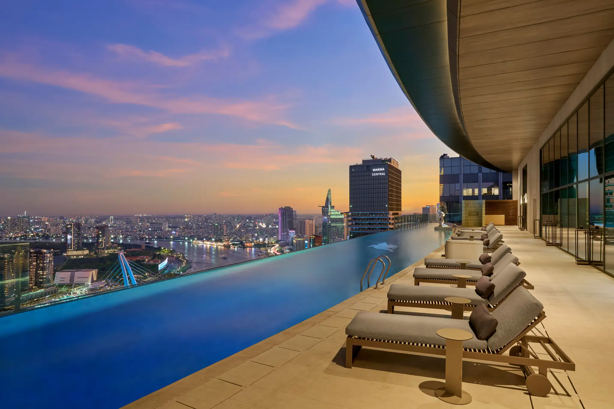Hồ bơi vô cực & khu wellness trên cao
